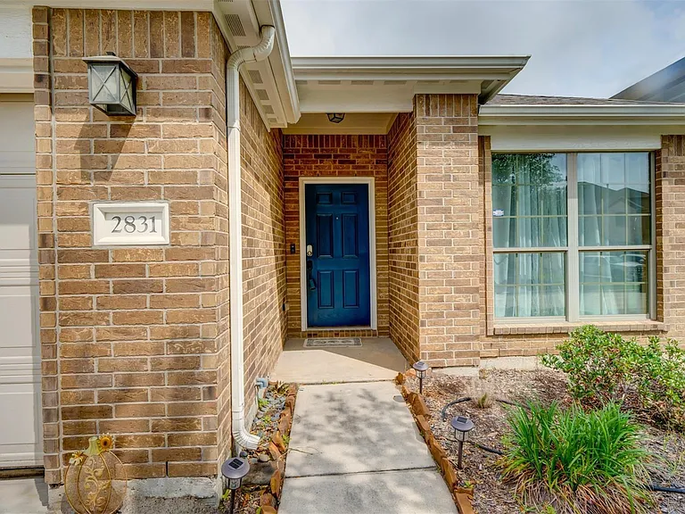 2831 Lockeridge Bend Dr — Photo 1