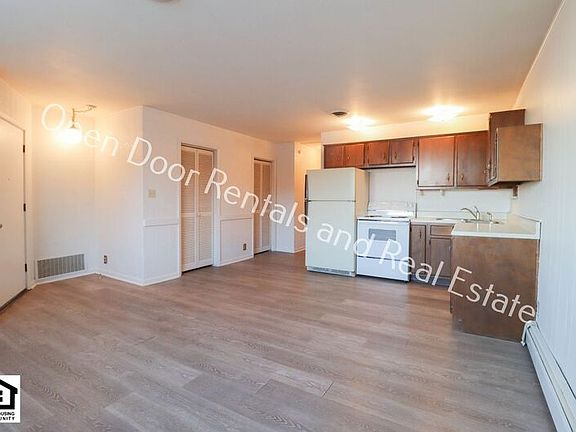 5th image of 109 E King St