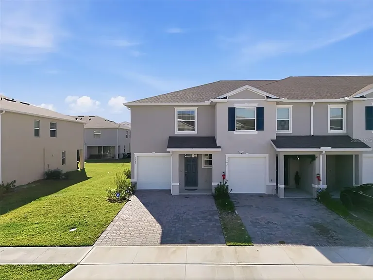 1503 Isleta Loop — Photo 1
