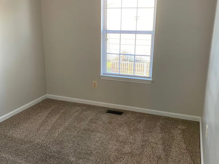 20146 Daniels Cir — Photo 16