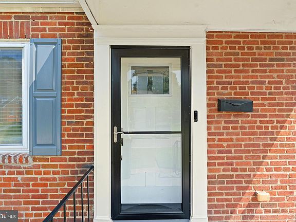 2nd image of 322 Maryland Ave NE