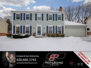 1815 Fairoak Rd, Naperville, IL 60565