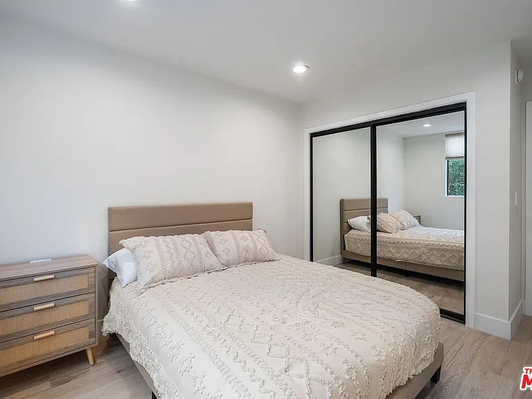 1880 Veteran Ave #208 — Photo 15