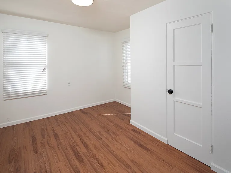 Fourth Avenue Apartments — Photo 6