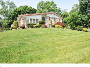 7712 Morgan Ln, Glenside, PA 19038