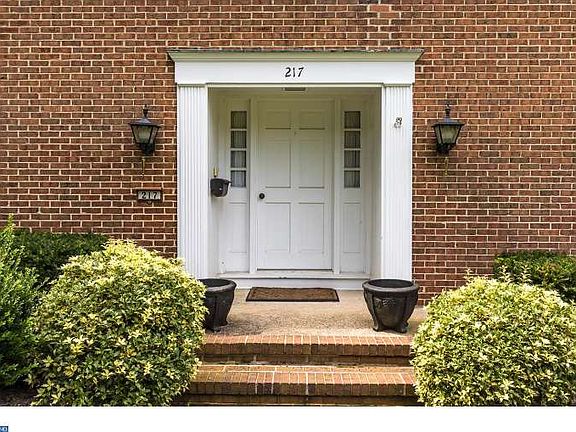 4th image of 217 Laurence Ct