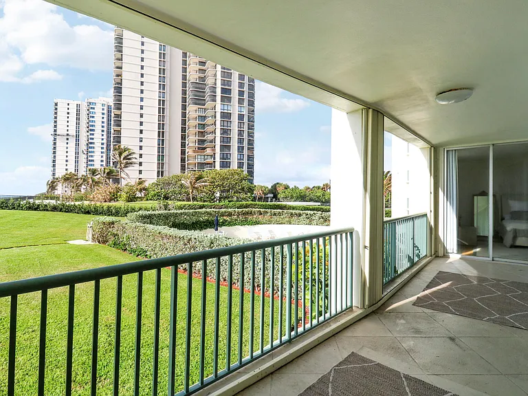 5400 N Ocean Dr — Photo 23