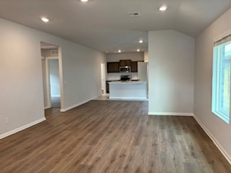 19505 Conway Dr — Photo 3