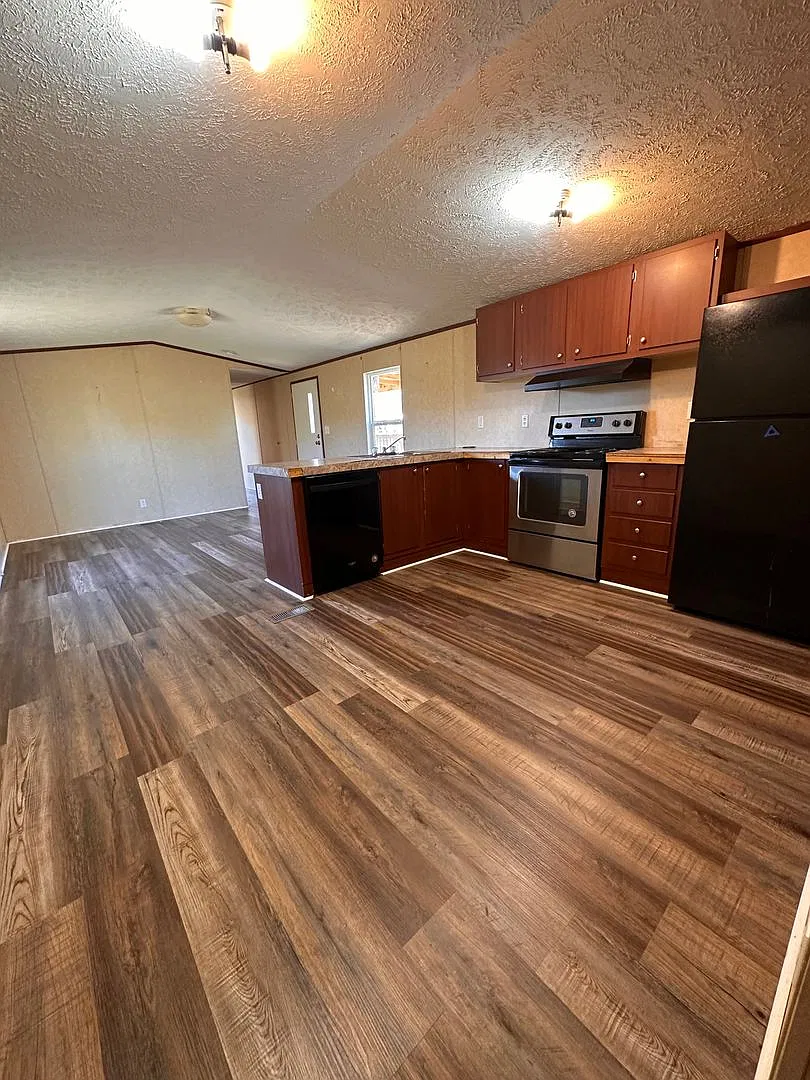 Russellville Mobile Home Park — Photo 2