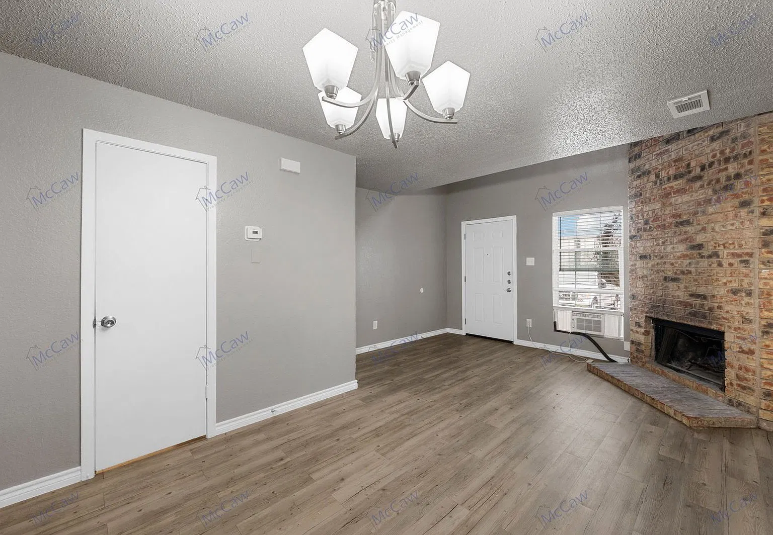 1 bed, 1.5 bath, 870 sqft, $1,100 — Photo 4