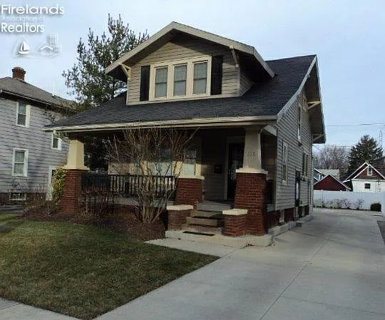 115 42nd St photo 1