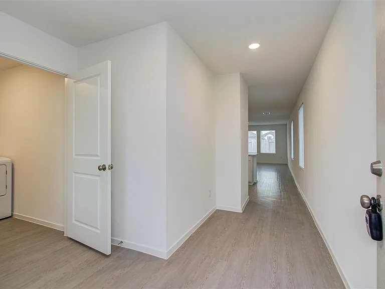 25364 Carnation Ct — Photo 2