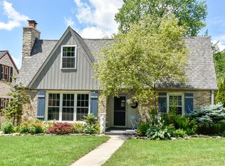 2537 N 81st St, Wauwatosa, WI 53213