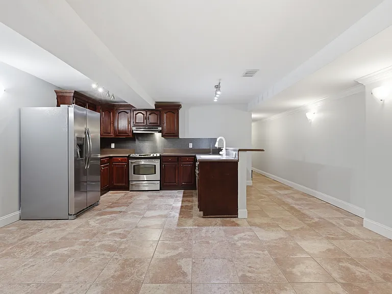 1345 Euclid St NW — Photo 2