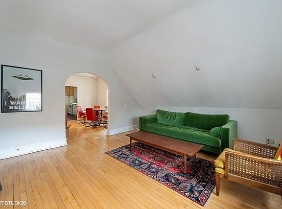 3rd image of 2236 W Dickens Ave #2