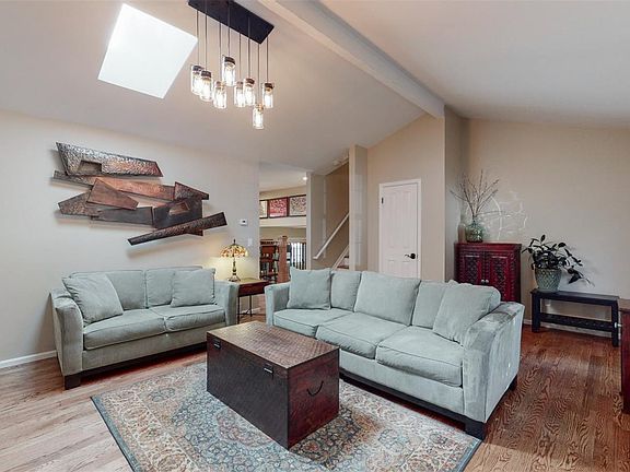 3rd image of 1555 S Krameria St