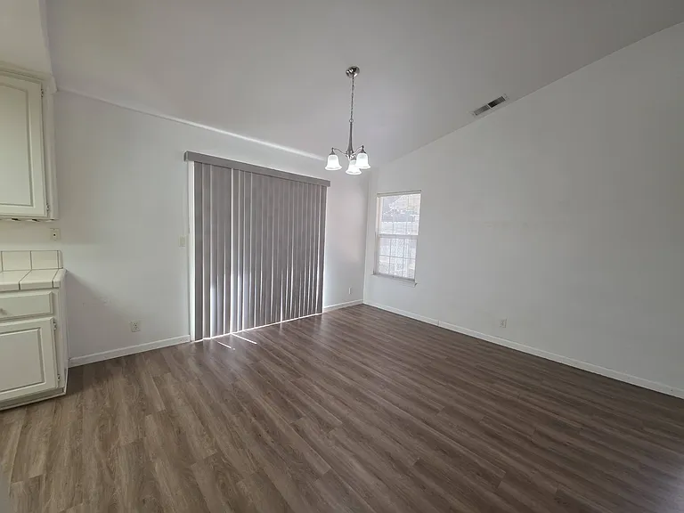 819 Black Walnut Way — Photo 16