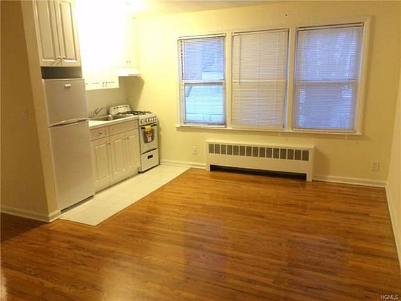 3rd image of 1 Stevens St APT 3