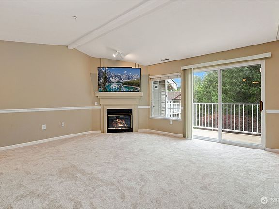 4th image of 25235 SE Klahanie Boulevard #D303