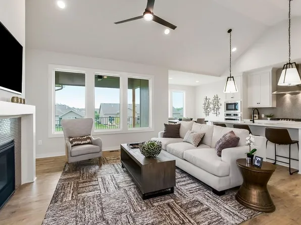 4943 146th St, Basehor, KS 66007