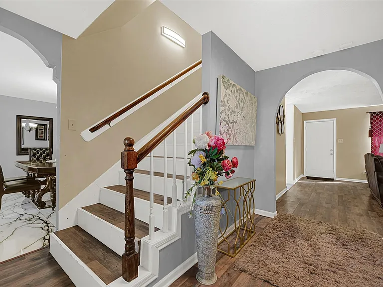 1111 Belaya Ln — Photo 4
