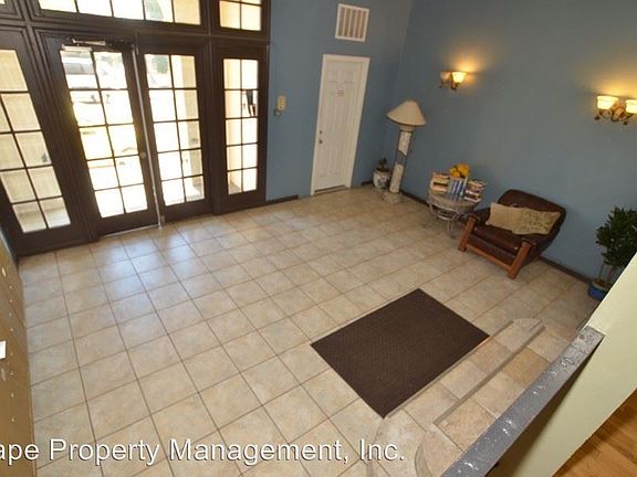 3rd image of 1059 S Manhattan Pl APT 101