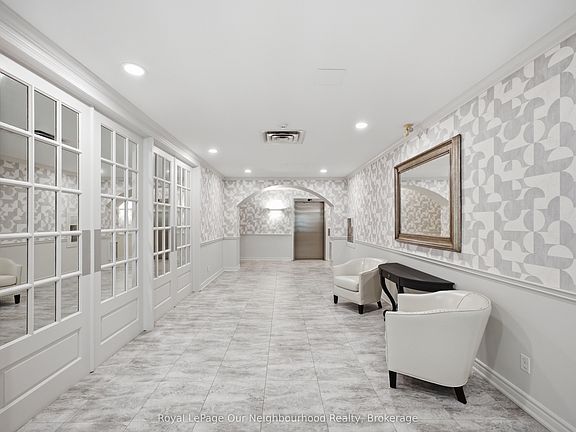 3rd image of 130 Queen St #2A