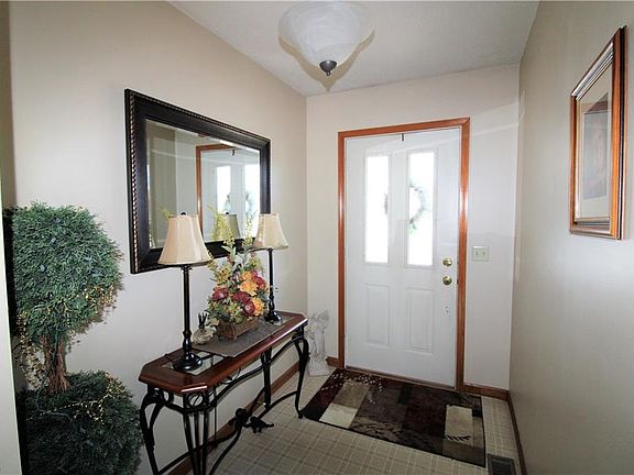 3rd image of 85 River Run Dr