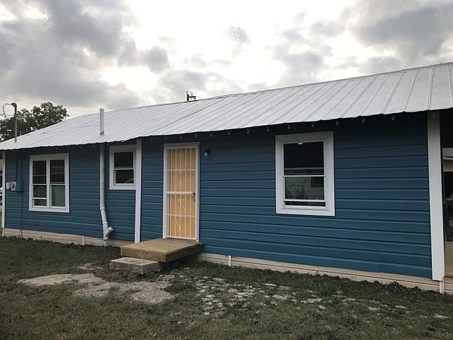 1st image of 233 Jesse Ave