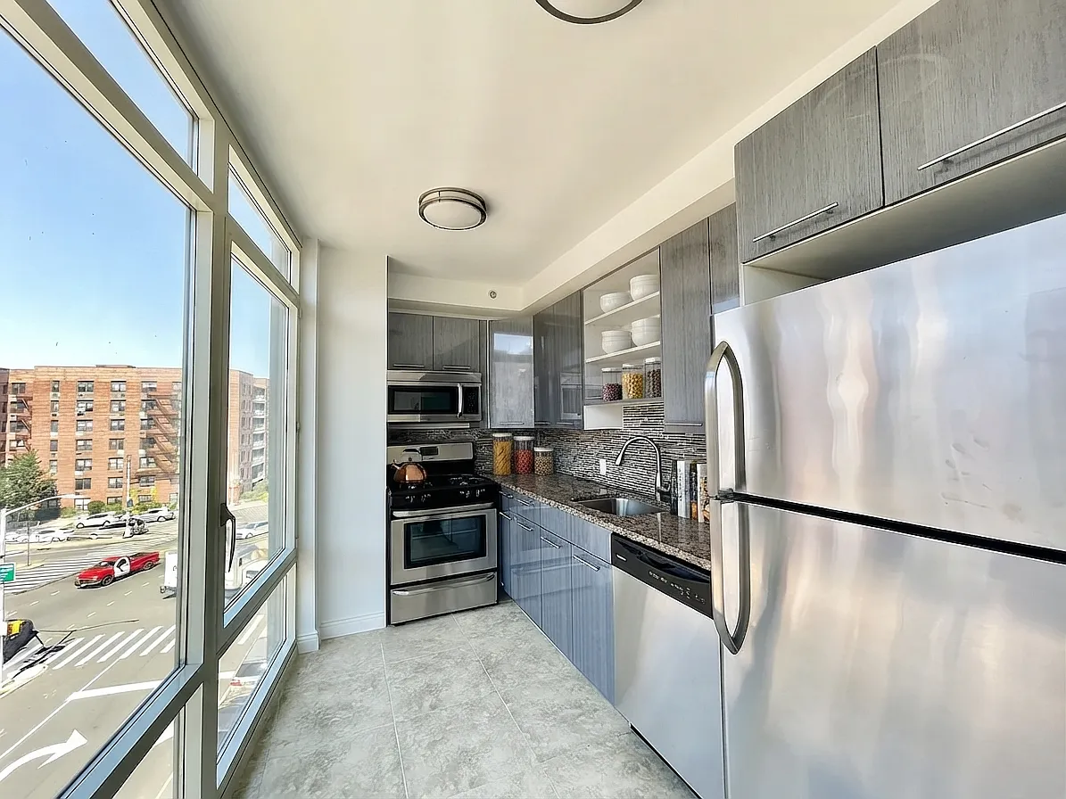 2800 East 11th Street — Photo 2