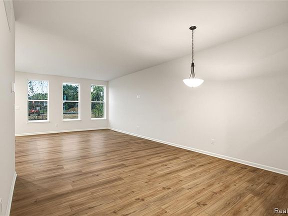 5th image of 41540 Breck St