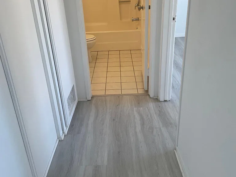 333 W Lexington Dr — Photo 15