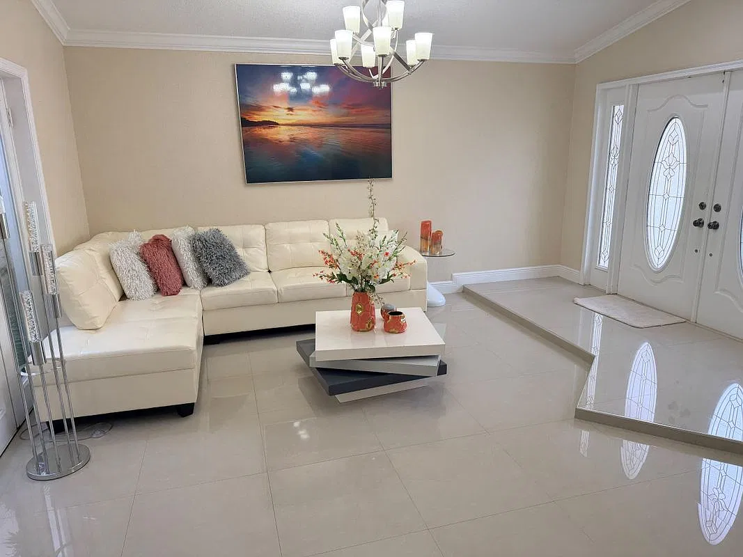 3 bed, 2.0 bath, 1920 sqft, $3,300 — Photo 4