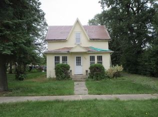 322 E 3rd St, Neche, ND 58265