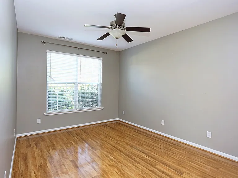 915 Cinnamon Dr — Photo 16