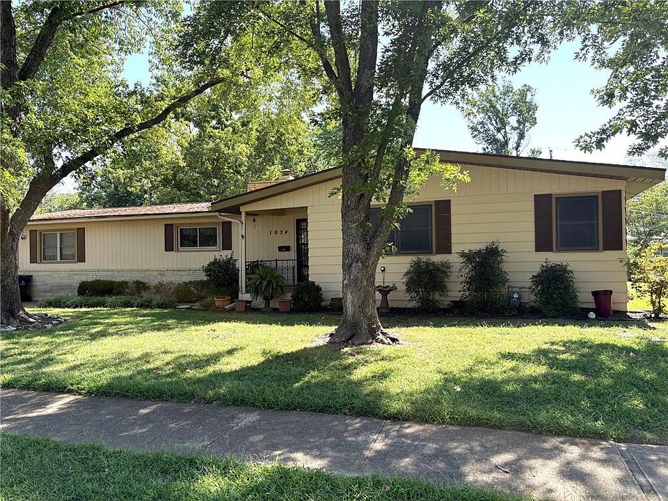 1st image of 1024 N 17th Pl