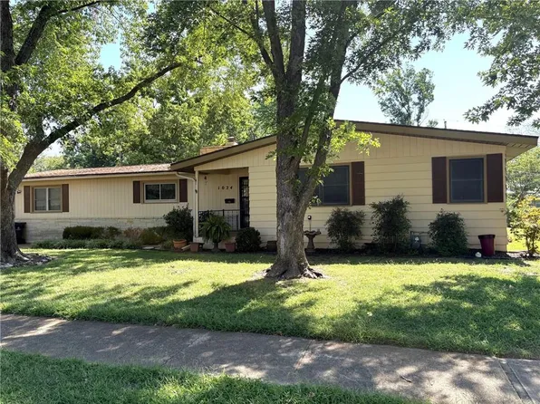 1024 N 17th Pl, Independence, KS 67301