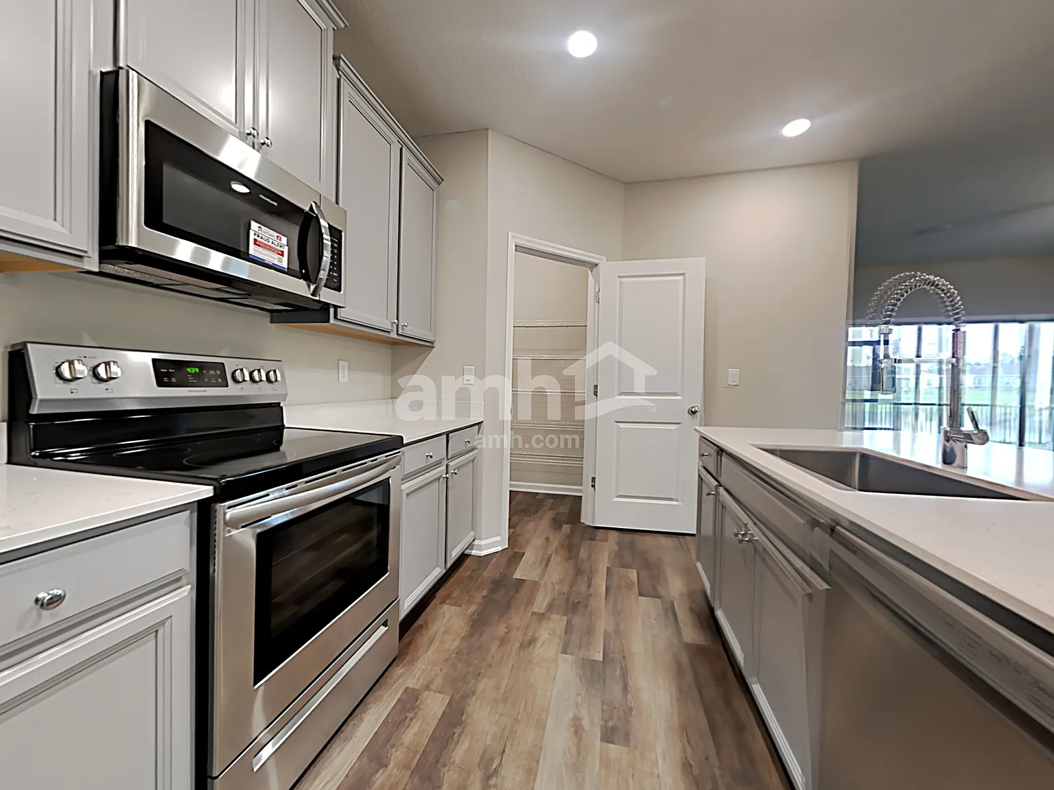 4 bed, 3.0 bath, 2028 sqft, $2,500 — Photo 4