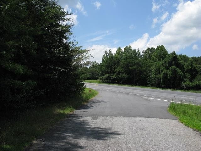 2nd image of 3 Lawrence Ln