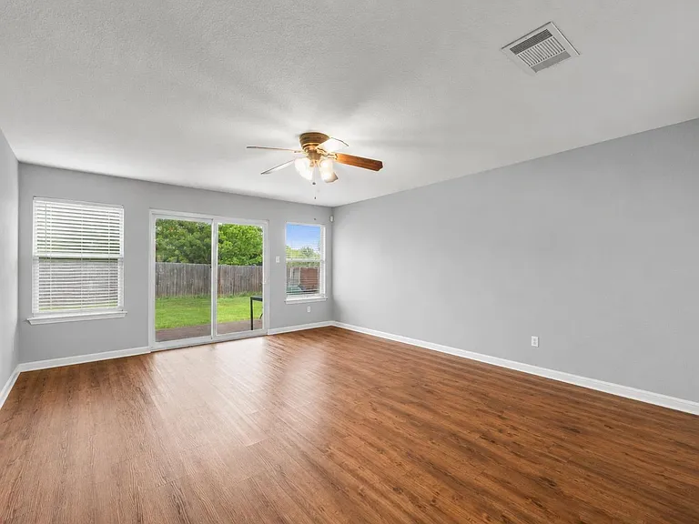 3800 Hickox Dr — Photo 11