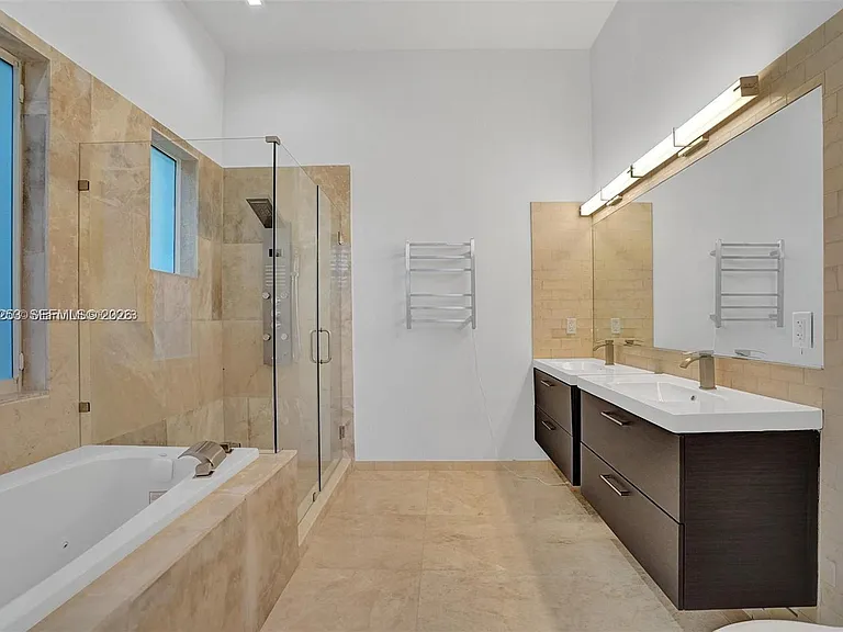 1759 SW 30th Pl — Photo 56