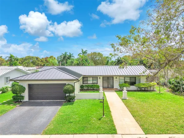 3340 N Hills Dr, Hollywood, FL 33021