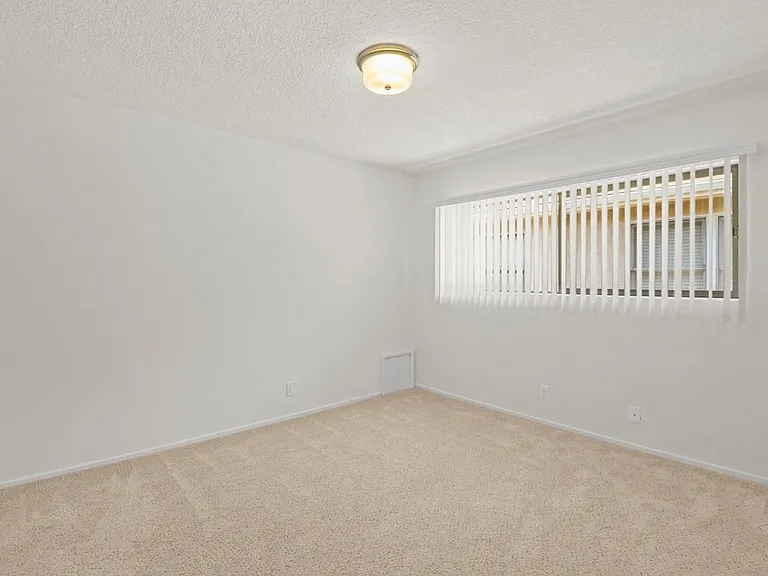 1226 McClellan Dr — Photo 17