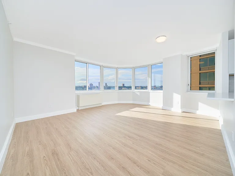 140 Riverside Blvd #1209 — Photo 1