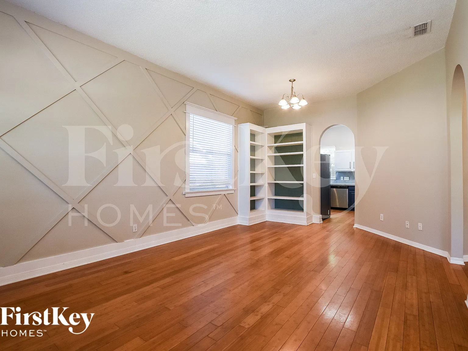 3 bed, 2.0 bath, 1625 sqft, $2,100 — Photo 2