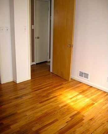 5th image of 952 E Harvard Ave