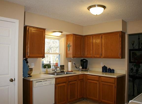 4th image of 2316 Abbington Ln