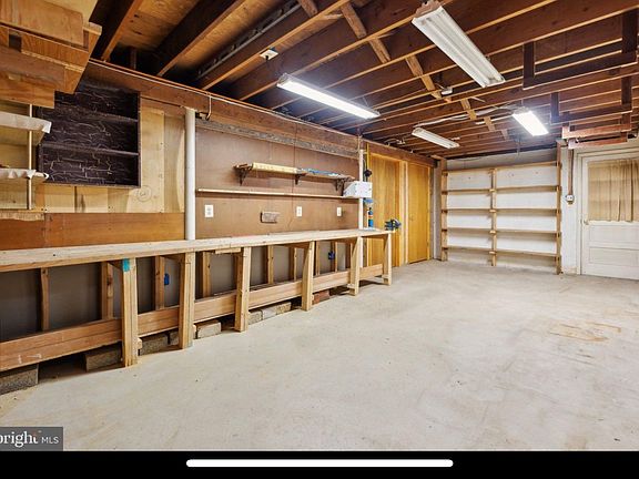 4th image of 202 Eastern Ave