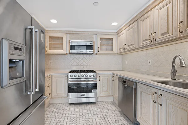 Rented by Sotheby's International Realty | media 16