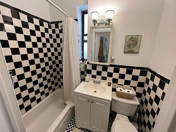 4th image of 449 W 37th St APT 5rw